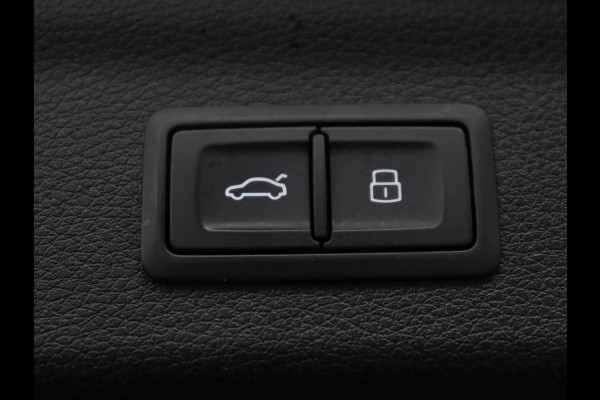 Audi Q3 35 TFSI S edition | Leder | Virtual Dashboard | Carplay | Stoelverwarming | Climate control | Cruise control | Camera | Park assist | Navigatie |