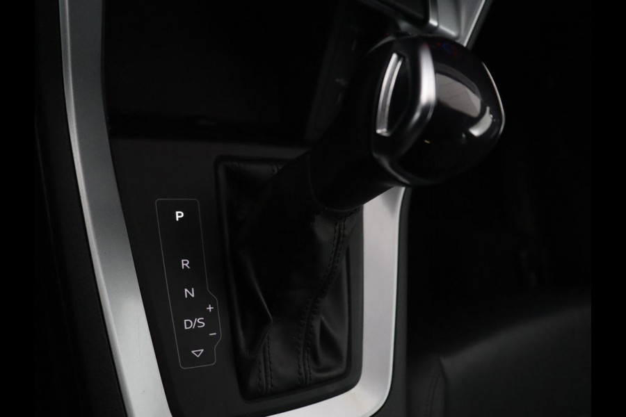 Audi Q3 35 TFSI S edition | Leder | Virtual Dashboard | Carplay | Stoelverwarming | Climate control | Cruise control | Camera | Park assist | Navigatie |
