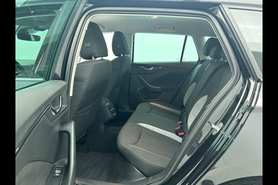 Škoda Kamiq 1.0 TSI Business Edition DSG Navigatie Climate control Cruise control LED Keyless Achteruitrijcamera Parkeersensoren Apple Carplay/ Android Auto Radio