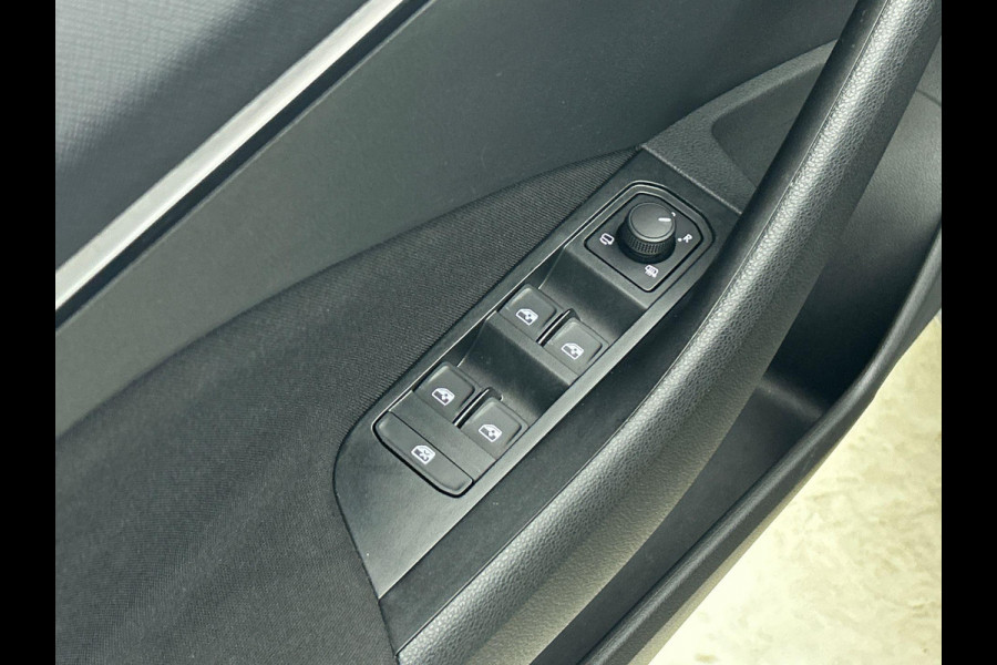 Škoda Kamiq 1.0 TSI Business Edition DSG Navigatie Climate control Cruise control LED Keyless Achteruitrijcamera Parkeersensoren Apple Carplay/ Android Auto Radio