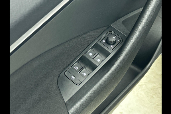 Škoda Kamiq 1.0 TSI Business Edition DSG Navigatie Climate control Cruise control LED Keyless Achteruitrijcamera Parkeersensoren Apple Carplay/ Android Auto Radio