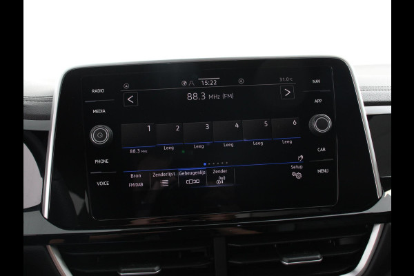 Volkswagen T-Roc 1.5 TSI 150pk Automaat R-Line Edition Navigatie Apple Carplay/Android Auto Camera Climate Control Electrisch te openen achterklep Dab Verwarmbare stoelen