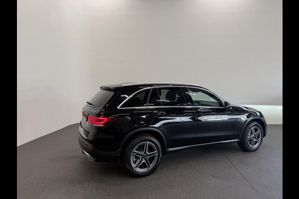 Mercedes-Benz GLC 300e 4MATIC Automaat PHEV AMG Line Navigatie Cruise Control Parkeersensoren Stoelverwarming Panorama dak Matrix LED-koplampen Virtual Cockpit Surround-systeem Burmester Inductielader