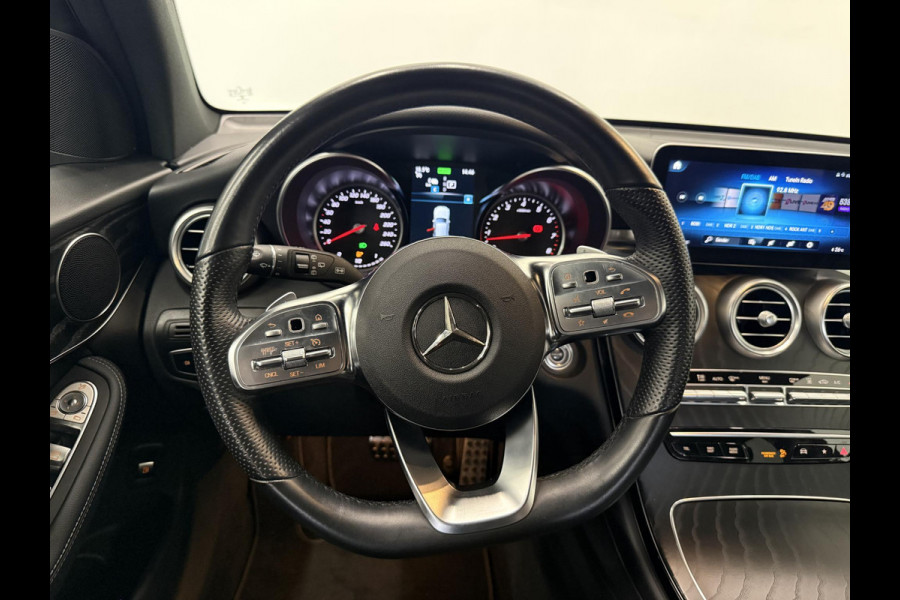 Mercedes-Benz GLC 300e 4MATIC Automaat PHEV AMG Line Navigatie Cruise Control Parkeersensoren Stoelverwarming Panorama dak Matrix LED-koplampen Virtual Cockpit Surround-systeem Burmester Inductielader