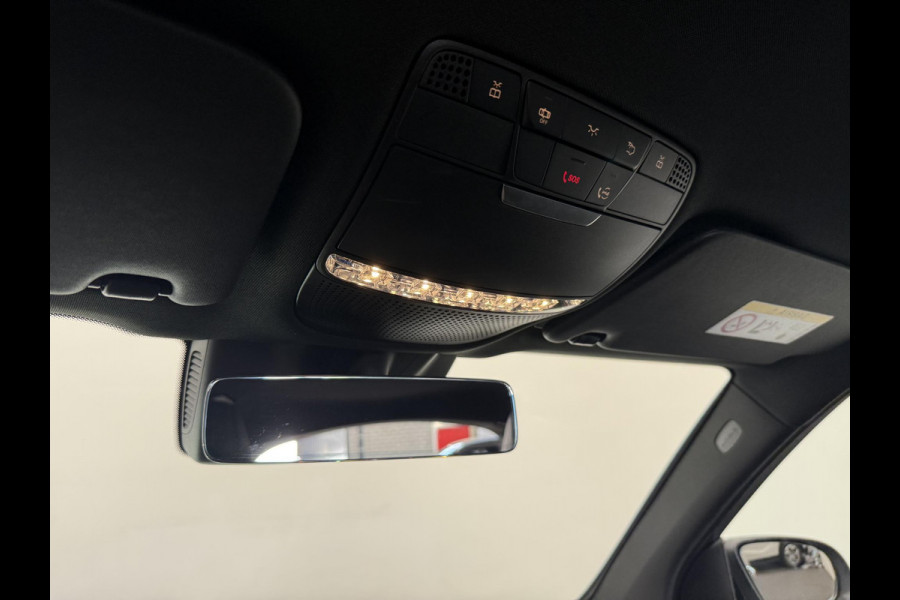 Mercedes-Benz GLC 300e 4MATIC Automaat PHEV AMG Line Navigatie Cruise Control Parkeersensoren Stoelverwarming Panorama dak Matrix LED-koplampen Virtual Cockpit Surround-systeem Burmester Inductielader