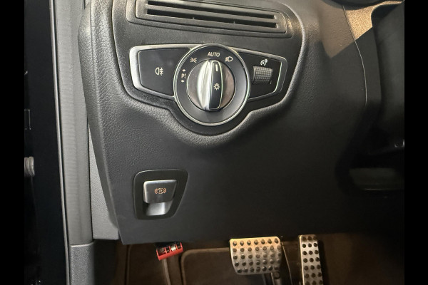 Mercedes-Benz GLC 300e 4MATIC Automaat PHEV AMG Line Navigatie Cruise Control Parkeersensoren Stoelverwarming Panorama dak Matrix LED-koplampen Virtual Cockpit Surround-systeem Burmester Inductielader