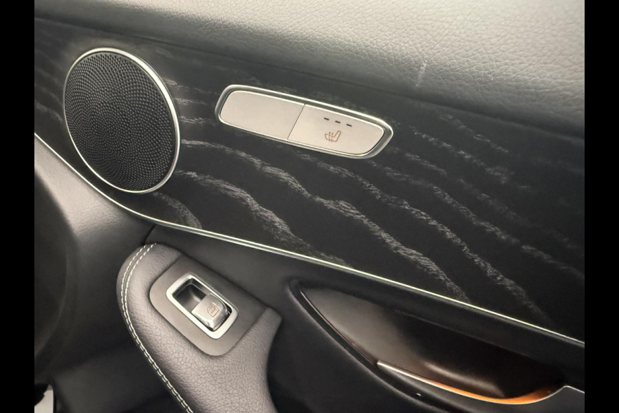 Mercedes-Benz GLC 300e 4MATIC Automaat PHEV AMG Line Navigatie Cruise Control Parkeersensoren Stoelverwarming Panorama dak Matrix LED-koplampen Virtual Cockpit Surround-systeem Burmester Inductielader