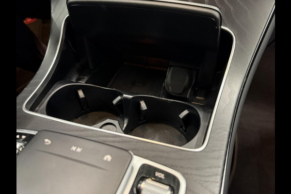 Mercedes-Benz GLC 300e 4MATIC Automaat PHEV AMG Line Navigatie Cruise Control Parkeersensoren Stoelverwarming Panorama dak Matrix LED-koplampen Virtual Cockpit Surround-systeem Burmester Inductielader