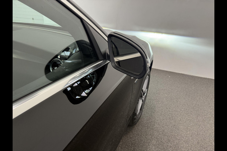 Mercedes-Benz GLC 300e 4MATIC Automaat PHEV AMG Line Navigatie Cruise Control Parkeersensoren Stoelverwarming Panorama dak Matrix LED-koplampen Virtual Cockpit Surround-systeem Burmester Inductielader