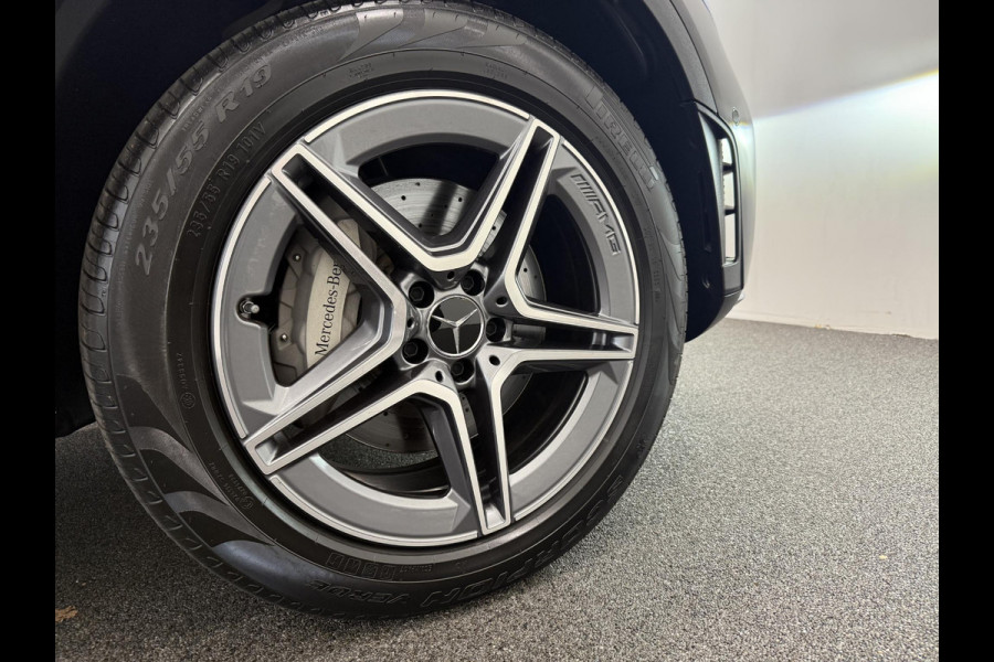 Mercedes-Benz GLC 300e 4MATIC Automaat PHEV AMG Line Navigatie Cruise Control Parkeersensoren Stoelverwarming Panorama dak Matrix LED-koplampen Virtual Cockpit Surround-systeem Burmester Inductielader
