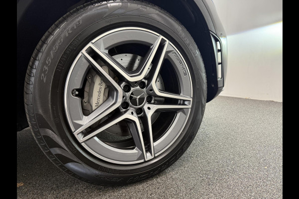 Mercedes-Benz GLC 300e 4MATIC Automaat PHEV AMG Line Navigatie Cruise Control Parkeersensoren Stoelverwarming Panorama dak Matrix LED-koplampen Virtual Cockpit Surround-systeem Burmester Inductielader