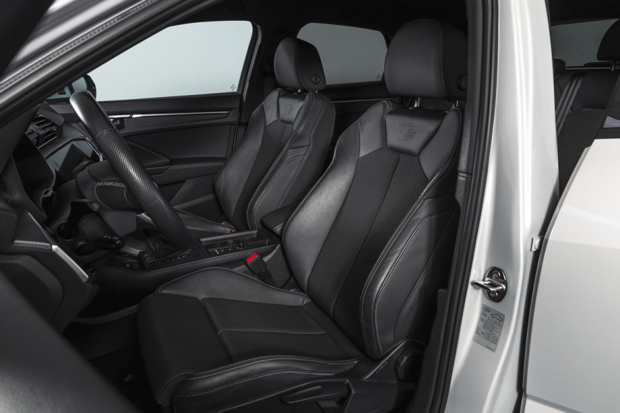 Audi Q3 Sportback 45 TFSI e 245 PK S Edition S-Line Orig. NL | Dig. Cockpit | Cruise | PDC | Camera | NAV+App. Connect | Elek. Klep | ECC | LM 20" |
