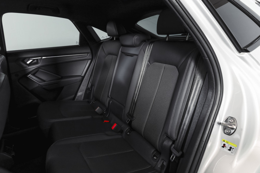 Audi Q3 Sportback 45 TFSI e 245 PK S Edition S-Line Orig. NL | Dig. Cockpit | Cruise | PDC | Camera | NAV+App. Connect | Elek. Klep | ECC | LM 20" |
