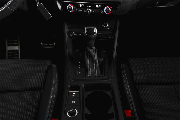 Audi Q3 Sportback 45 TFSI e 245 PK S Edition S-Line Orig. NL | Dig. Cockpit | Cruise | PDC | Camera | NAV+App. Connect | Elek. Klep | ECC | LM 20" |