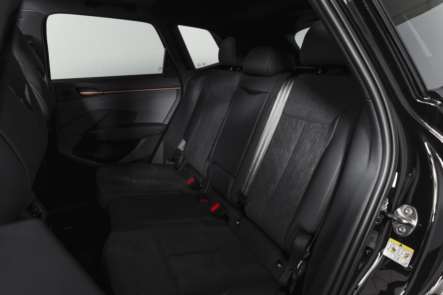 CUPRA Terramar 1.5 TSI e-Hybrid 272 PK VZ Performance | S/K-Panodak | Elek. Trekhaak | Matrix LED | Sennheiser | Elek. stoelen | Adapt. Cruise | Stoel-+Stuurverw. | 360 Camera | NAV+App. Connect | ECC | LM 20" | 3976