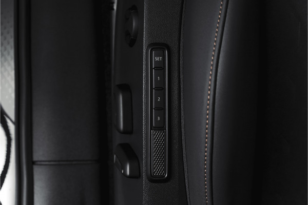CUPRA Terramar 1.5 TSI e-Hybrid 272 PK VZ Performance | S/K-Panodak | Elek. Trekhaak | Matrix LED | Sennheiser | Elek. stoelen | Adapt. Cruise | Stoel-+Stuurverw. | 360 Camera | NAV+App. Connect | ECC | LM 20" | 3976