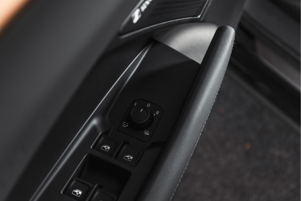 CUPRA Terramar 1.5 TSI e-Hybrid 272 PK VZ Performance | S/K-Panodak | Elek. Trekhaak | Matrix LED | Sennheiser | Elek. stoelen | Adapt. Cruise | Stoel-+Stuurverw. | 360 Camera | NAV+App. Connect | ECC | LM 20" | 3976