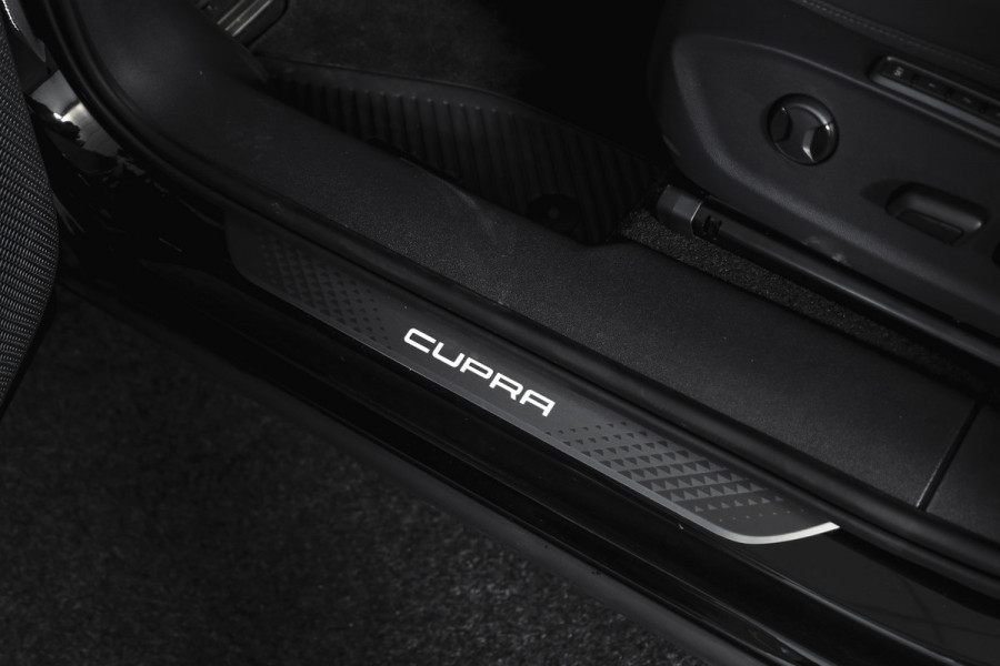 CUPRA Terramar 1.5 TSI e-Hybrid 272 PK VZ Performance | S/K-Panodak | Elek. Trekhaak | Matrix LED | Sennheiser | Elek. stoelen | Adapt. Cruise | Stoel-+Stuurverw. | 360 Camera | NAV+App. Connect | ECC | LM 20" | 3976