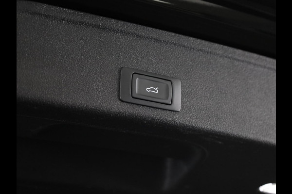 Audi A4 Avant 2.9 TFSI RS 4 quattro 450pk | Panoramadak | Adaptive cruise controle | Matrix | Trekhaak | Elektrisch verstelbare voorstoelen met geheugen | Stoelverwarming voor en achter