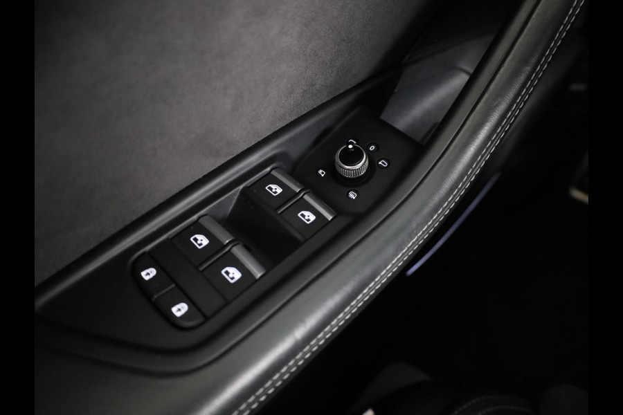 Audi A4 Avant 2.9 TFSI RS 4 quattro 450pk | Panoramadak | Adaptive cruise controle | Matrix | Trekhaak | Elektrisch verstelbare voorstoelen met geheugen | Stoelverwarming voor en achter