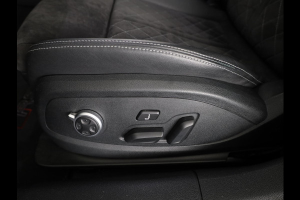 Audi A4 Avant 2.9 TFSI RS 4 quattro 450pk | Panoramadak | Adaptive cruise controle | Matrix | Trekhaak | Elektrisch verstelbare voorstoelen met geheugen | Stoelverwarming voor en achter