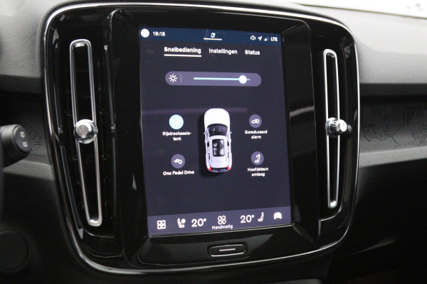 Volvo XC40 Recharge Twin Ultimate 82 kWh 408 PK, SOH 93 %, Trekhaak, Panoramadak, Harman/kardon, 360 Camera, 4X Stoelverwarming