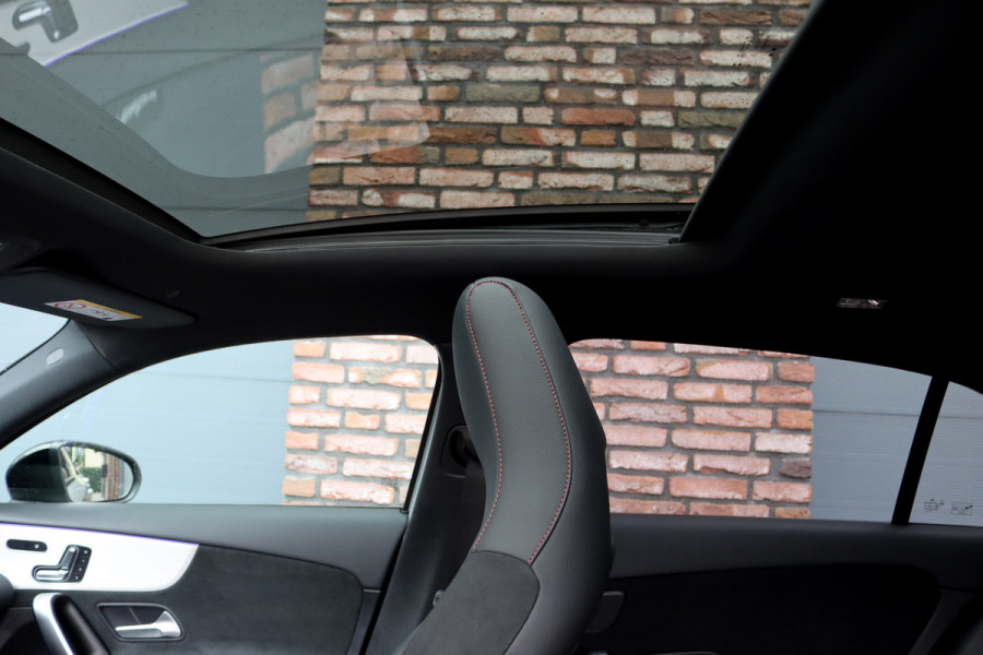 Mercedes-Benz A-Klasse 250 e AMG Line | Panoramadak | Memory | Distronic | HUD | Keyless Go | Advanced Sound System | Sfeerverlichting | Multibeam LED | Augmented Reality |