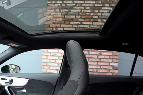 Mercedes-Benz A-Klasse 250 e AMG Line | Panoramadak | Memory | Distronic | HUD | Keyless Go | Advanced Sound System | Sfeerverlichting | Multibeam LED | Augmented Reality |