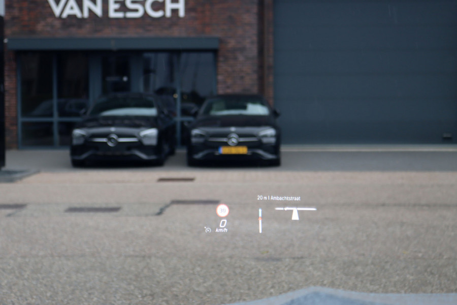 Mercedes-Benz A-Klasse 250 e AMG Line | Panoramadak | Memory | Distronic | HUD | Keyless Go | Advanced Sound System | Sfeerverlichting | Multibeam LED | Augmented Reality |