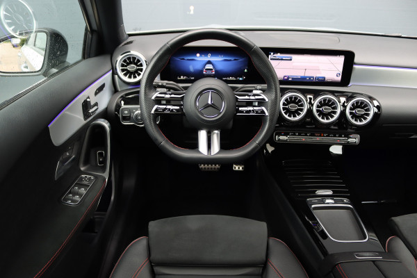 Mercedes-Benz A-Klasse 250 e AMG Line | Panoramadak | Memory | Distronic | HUD | Keyless Go | Advanced Sound System | Sfeerverlichting | Multibeam LED | Augmented Reality |