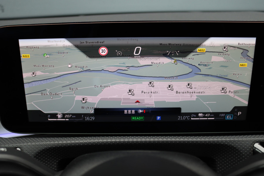 Mercedes-Benz A-Klasse 250 e AMG Line | Panoramadak | Memory | Distronic | HUD | Keyless Go | Advanced Sound System | Sfeerverlichting | Multibeam LED | Augmented Reality |