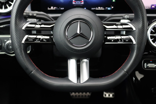 Mercedes-Benz A-Klasse 250 e AMG Line | Panoramadak | Memory | Distronic | HUD | Keyless Go | Advanced Sound System | Sfeerverlichting | Multibeam LED | Augmented Reality |