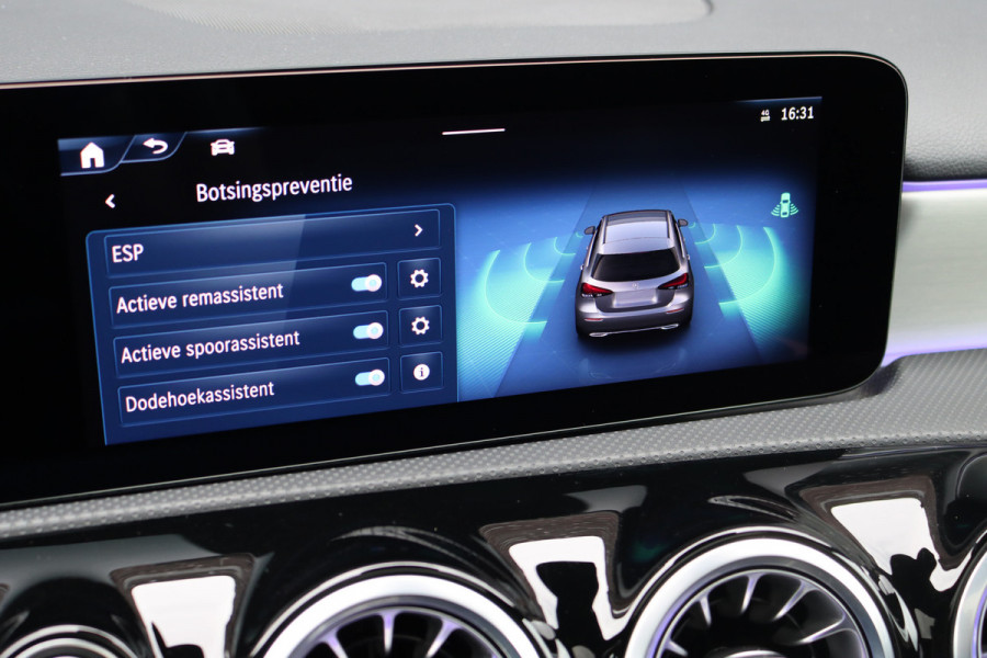 Mercedes-Benz A-Klasse 250 e AMG Line | Panoramadak | Memory | Distronic | HUD | Keyless Go | Advanced Sound System | Sfeerverlichting | Multibeam LED | Augmented Reality |