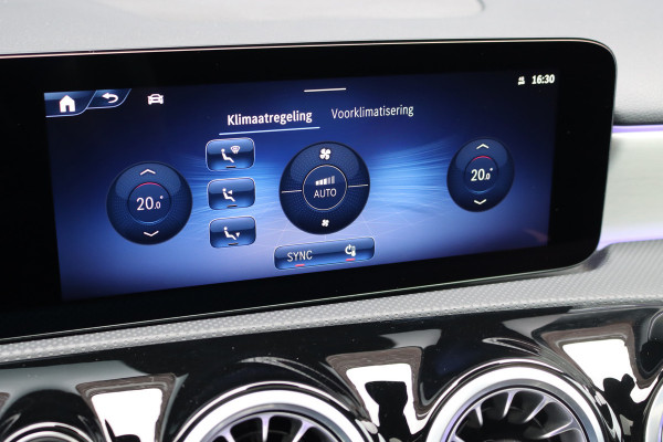 Mercedes-Benz A-Klasse 250 e AMG Line | Panoramadak | Memory | Distronic | HUD | Keyless Go | Advanced Sound System | Sfeerverlichting | Multibeam LED | Augmented Reality |