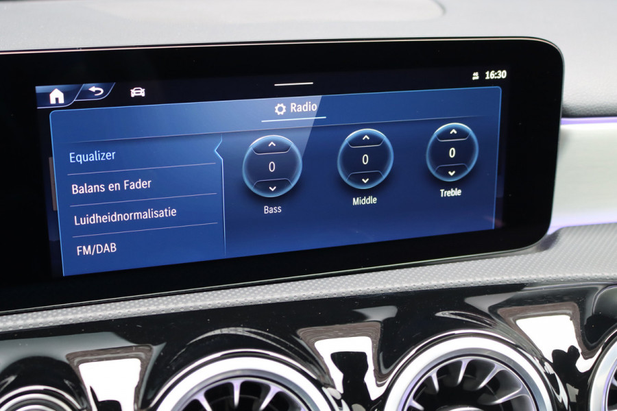 Mercedes-Benz A-Klasse 250 e AMG Line | Panoramadak | Memory | Distronic | HUD | Keyless Go | Advanced Sound System | Sfeerverlichting | Multibeam LED | Augmented Reality |