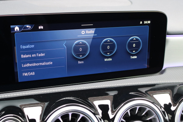 Mercedes-Benz A-Klasse 250 e AMG Line | Panoramadak | Memory | Distronic | HUD | Keyless Go | Advanced Sound System | Sfeerverlichting | Multibeam LED | Augmented Reality |
