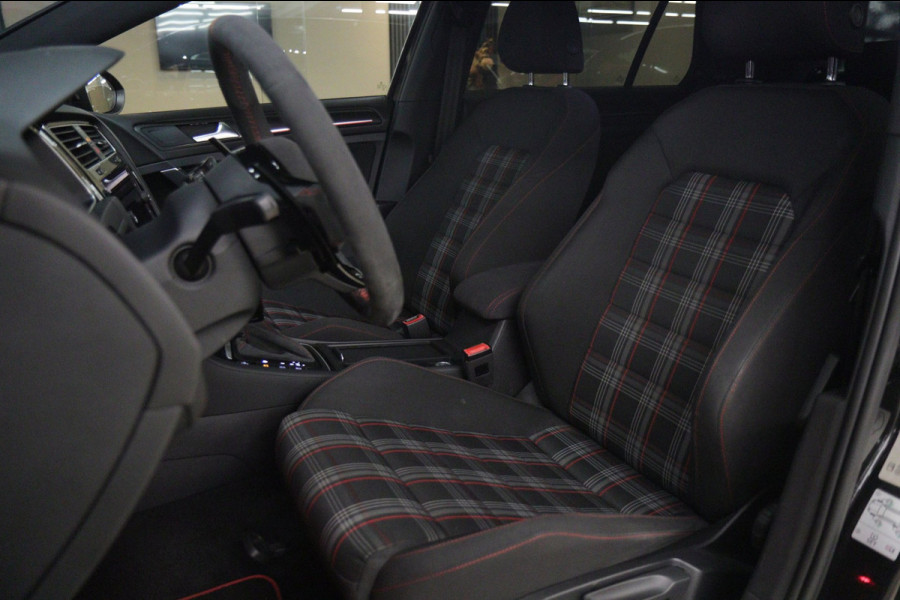 Volkswagen Golf 2.0 TSI GTI Performance PANO/CARPLAY/STOELVER/CAM/ACC/VOL