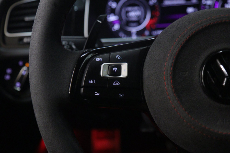 Volkswagen Golf 2.0 TSI GTI Performance PANO/CARPLAY/STOELVER/CAM/ACC/VOL