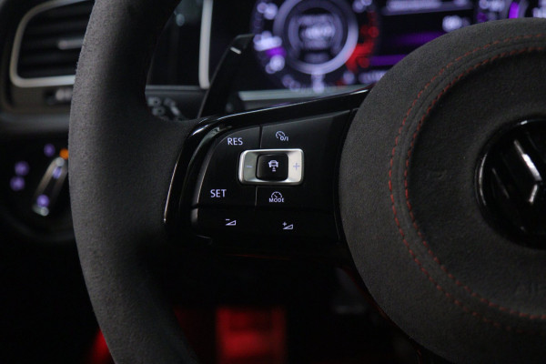 Volkswagen Golf 2.0 TSI GTI Performance PANO/CARPLAY/STOELVER/CAM/ACC/VOL