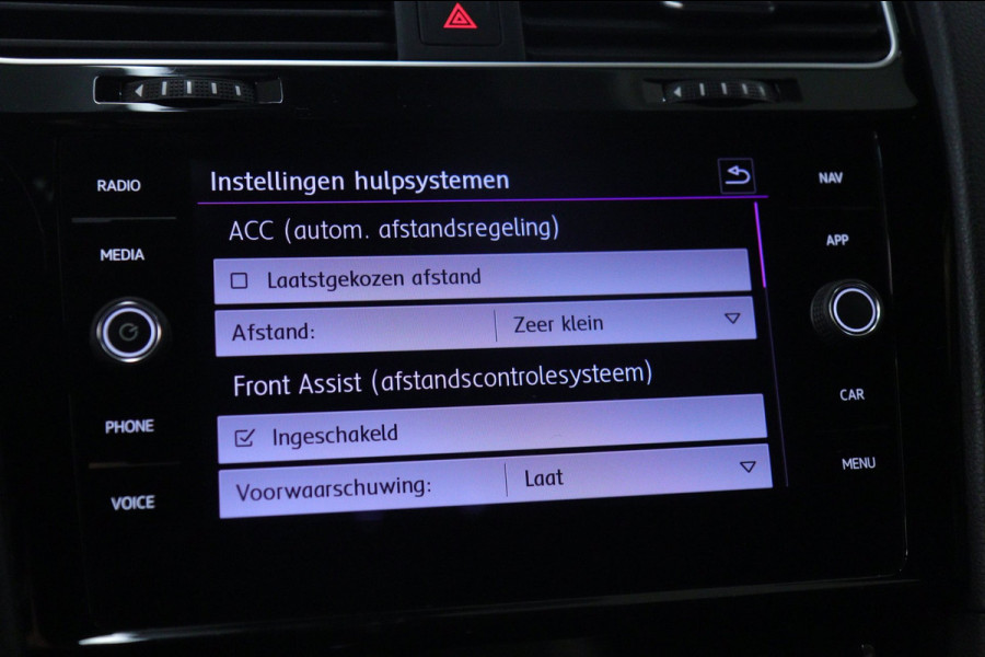 Volkswagen Golf 2.0 TSI GTI Performance PANO/CARPLAY/STOELVER/CAM/ACC/VOL