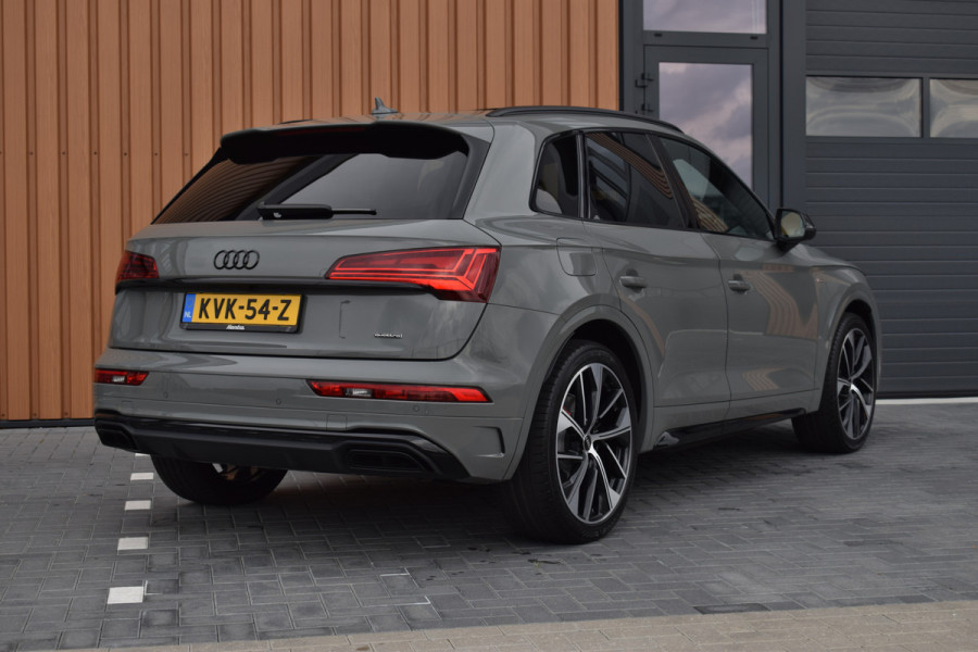 Audi Q5 50 TFSI e S-line | Luchtvering | Pano | Leer | Quantum Grijs