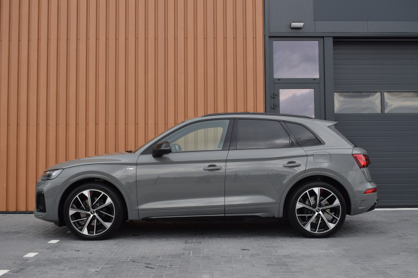 Audi Q5 50 TFSI e S-line | Luchtvering | Pano | Leer | Quantum Grijs