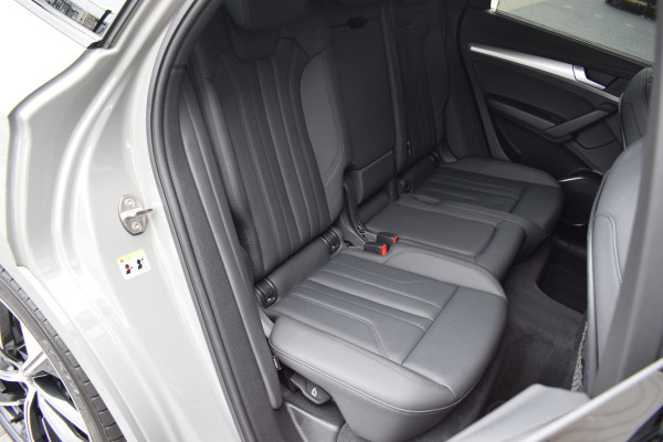 Audi Q5 50 TFSI e S-line | Luchtvering | Pano | Leer | Quantum Grijs