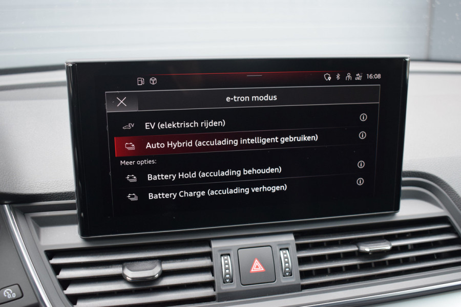 Audi Q5 50 TFSI e S-line | Luchtvering | Pano | Leer | Quantum Grijs