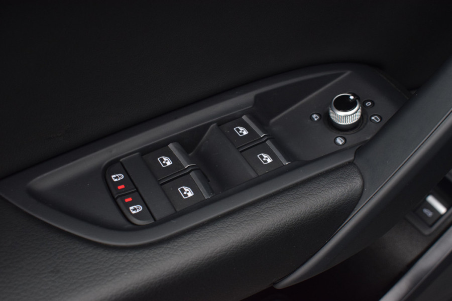 Audi Q5 50 TFSI e S-line | Luchtvering | Pano | Leer | Quantum Grijs