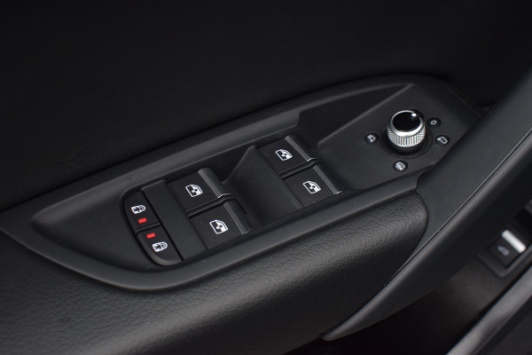 Audi Q5 50 TFSI e S-line | Luchtvering | Pano | Leer | Quantum Grijs