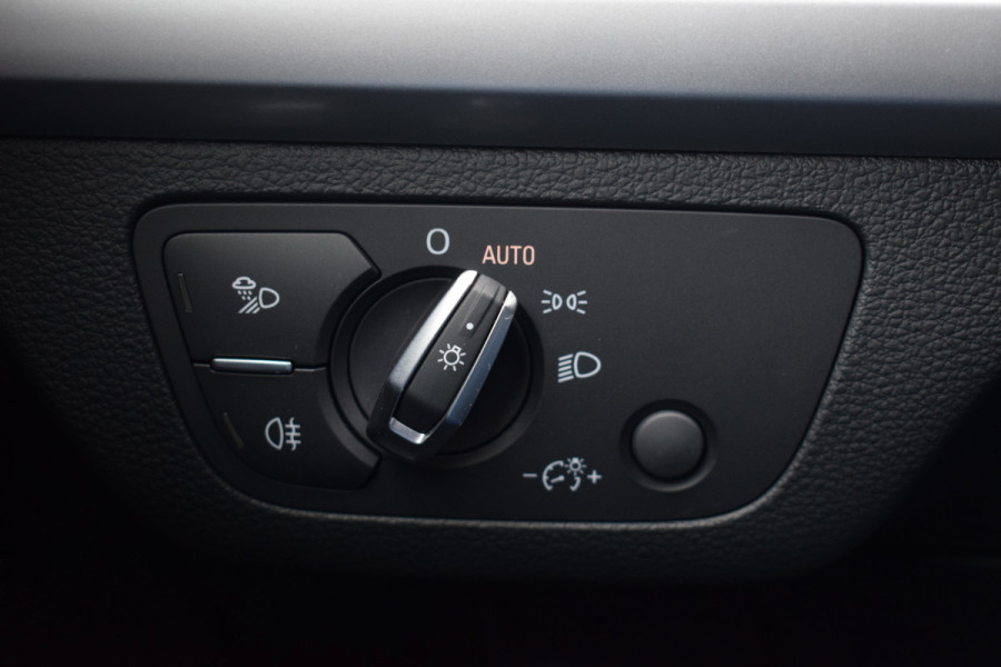 Audi Q5 50 TFSI e S-line | Luchtvering | Pano | Leer | Quantum Grijs