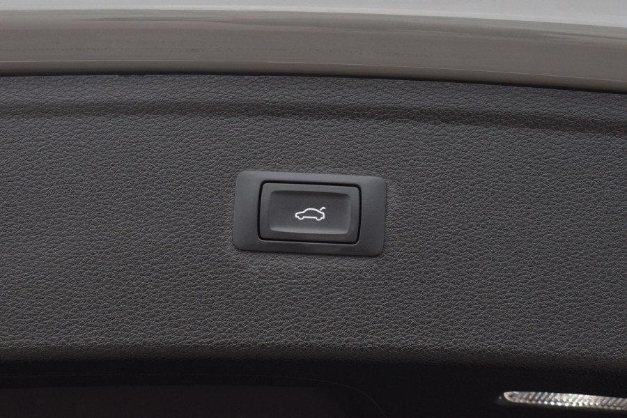 Audi Q5 50 TFSI e S-line | Luchtvering | Pano | Leer | Quantum Grijs