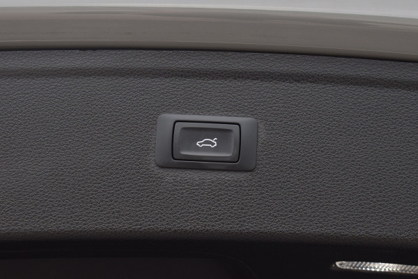 Audi Q5 50 TFSI e S-line | Luchtvering | Pano | Leer | Quantum Grijs