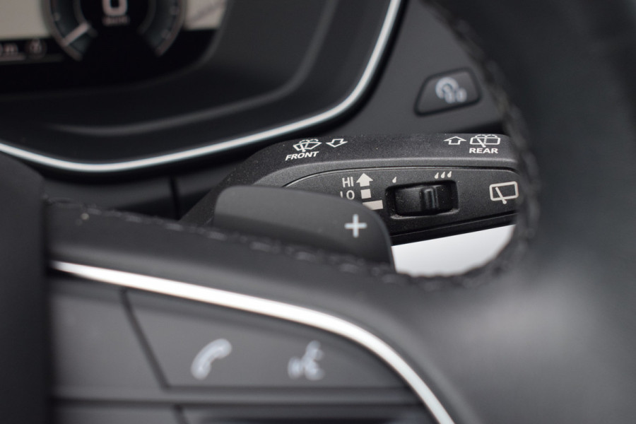 Audi Q5 50 TFSI e S-line | Luchtvering | Pano | Leer | Quantum Grijs